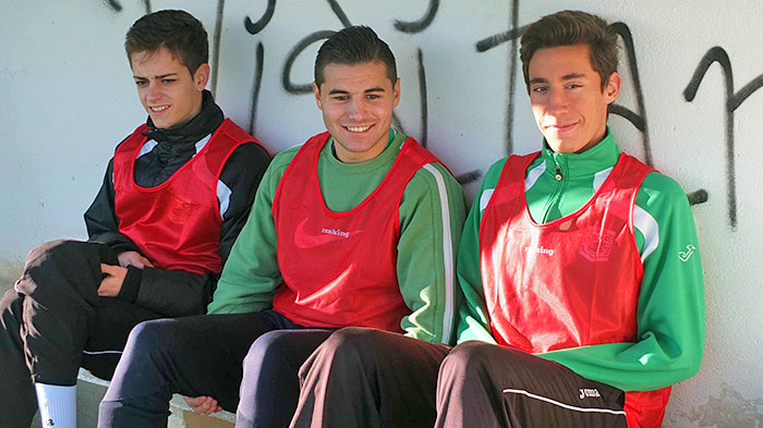 38'-banquillo-sonriente